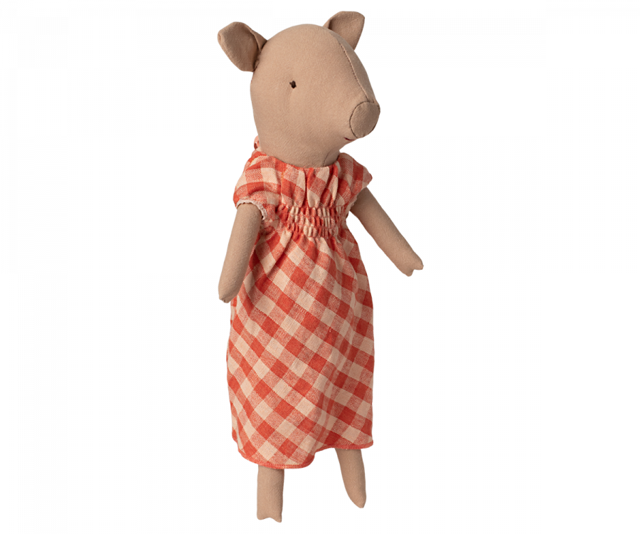 Pig, Dress